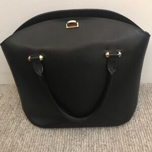 Chic Italian Leather Handbag